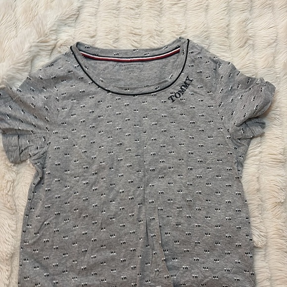 Tommy Hilfiger Gray Shorts And Top Sleep Set Size Medium - Picture 3 of 7